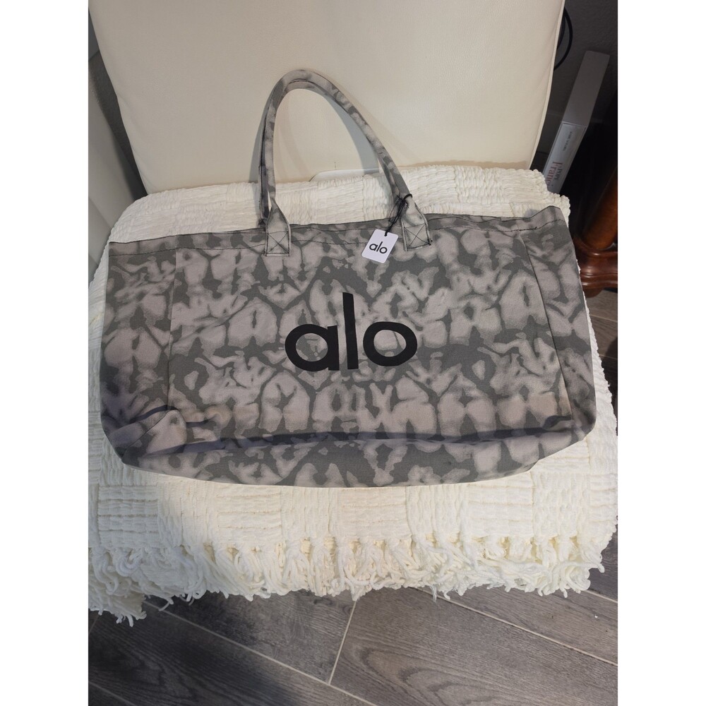 NWT Alo Yoga Tie Dye Tote Bag
